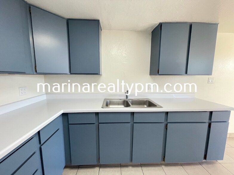 Building Photo - 240 Holly St