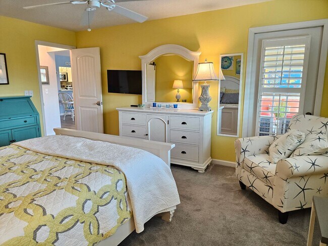 Building Photo - Seasonal Short-Term 2 Bedroom 2 Bathroom Second Floor Condo in Mission Lakes!