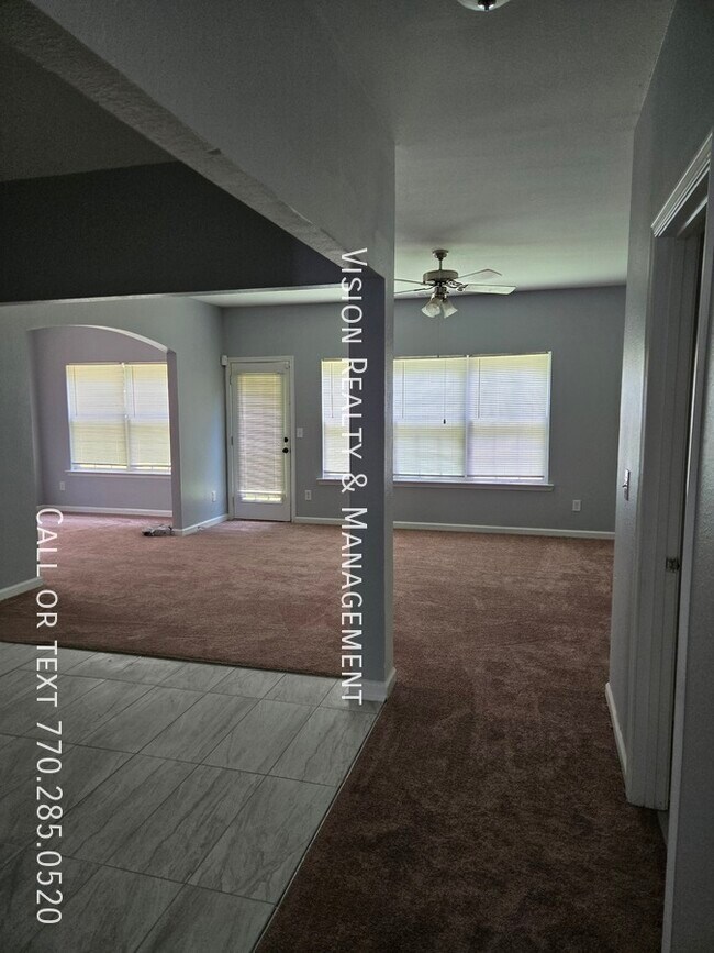 Building Photo - 4447 Ravenwood Dr