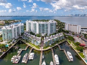 Building Photo - 7914 Harbor Island Dr