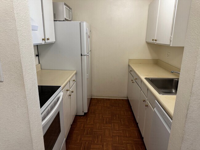 Building Photo - 2231 S Vaughn Way