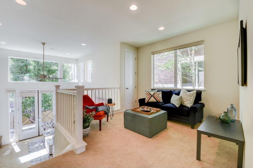 Building Photo - 6541 Bantry Bay St