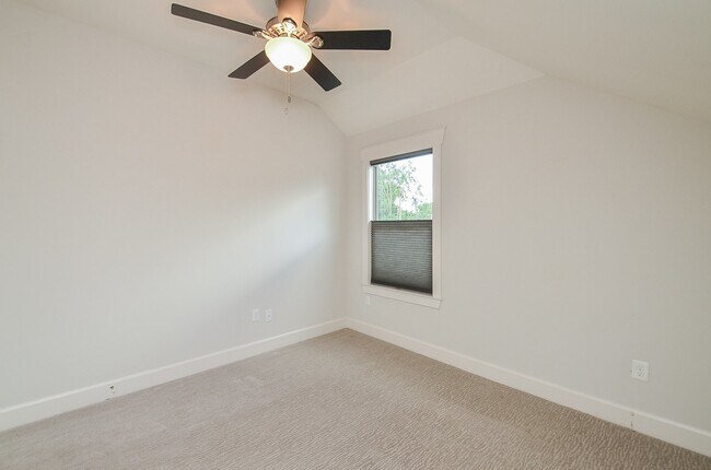 Building Photo - 5413 De Milo Dr
