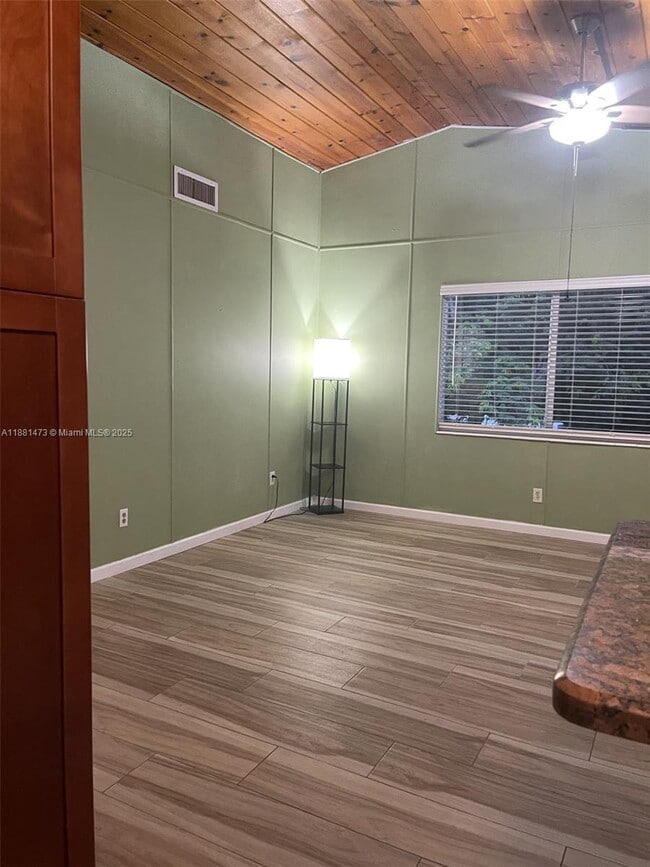 Building Photo - 141 Gumbo Limbo Dr