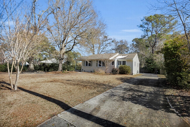 Building Photo - 604 9th St