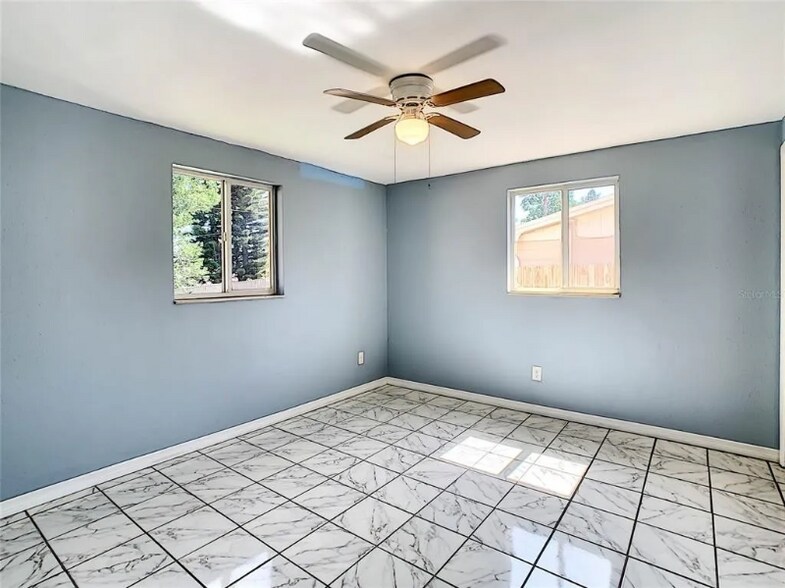 Building Photo - 4239 Ridgefield Ave