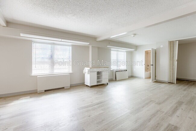 Building Photo - 7460 Graceland Dr