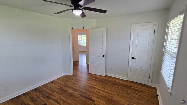 Building Photo - 412 N Houston Lake Blvd