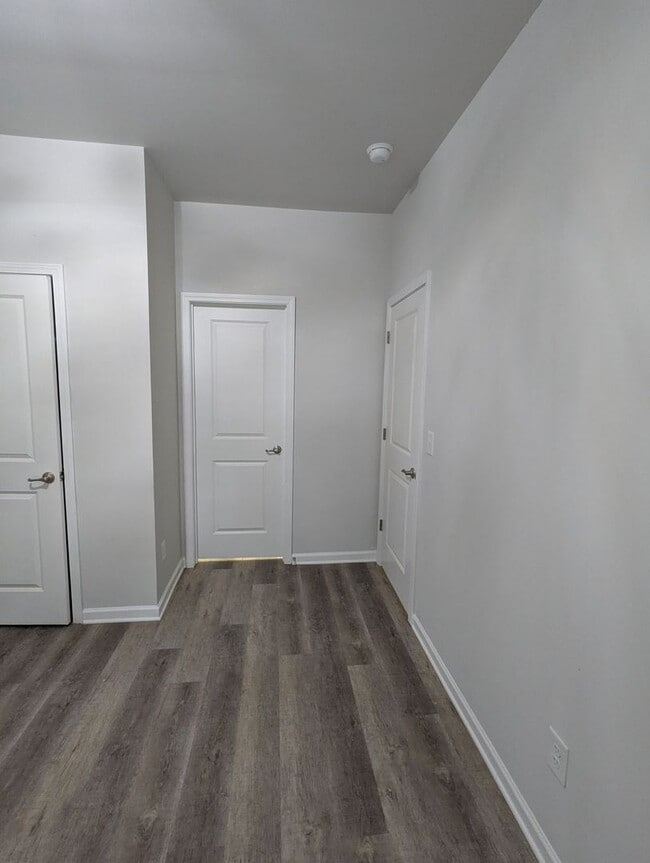 Building Photo - Beautiful 2 Bedroom 2 Bath off of Meriweather Road