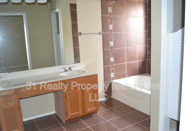 Building Photo - 5917 Beckett Dr