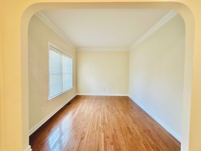 Building Photo - 5 BD, 4 BA Beautiful Wakefield Home