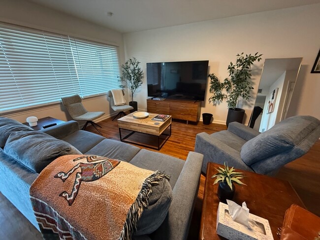 Building Photo - 2924 Piedmont Dr