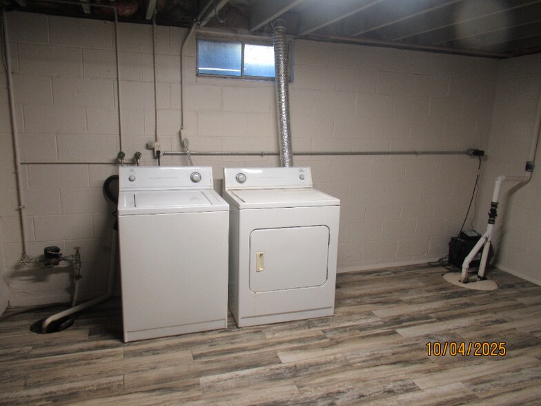 Building Photo - 400 Watrous Ave