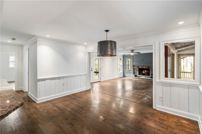 Building Photo - 2468 Ridgeway Dr