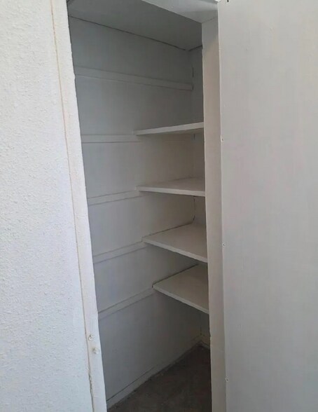 Building Photo - 148 St James Ln