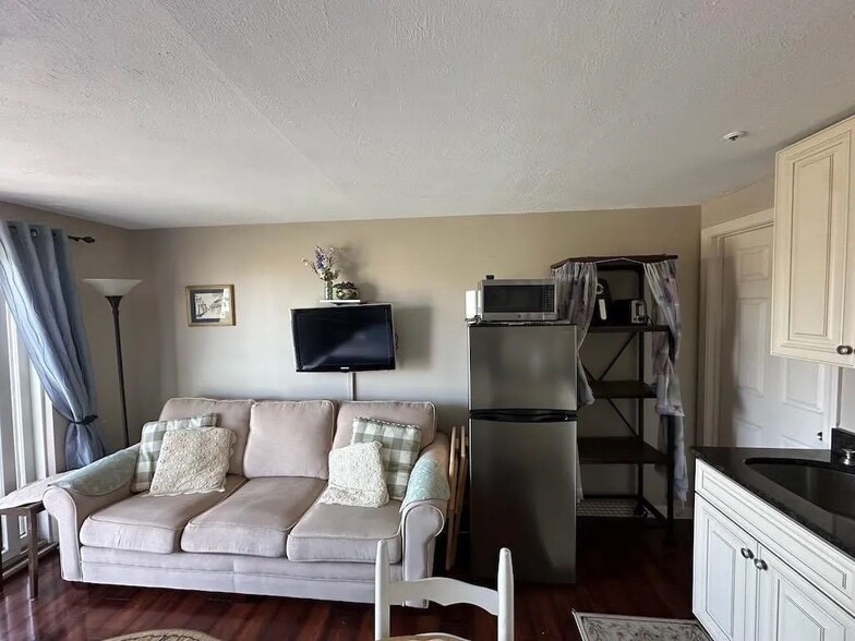 Building Photo - 500 Winnacunnet Rd