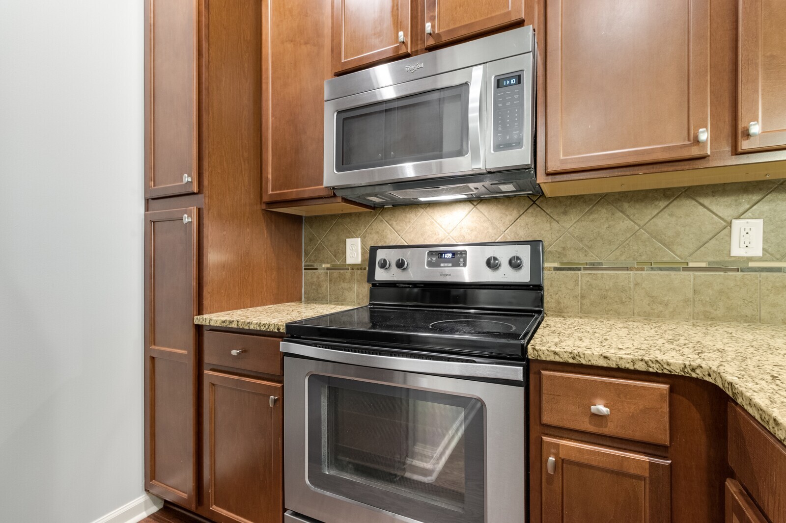 Building Photo - 215 Semel Dr