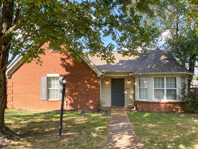 Primary Photo - 3 bed, 2 bath home with wonderful curb appeal near N. Germantown Parkway.
