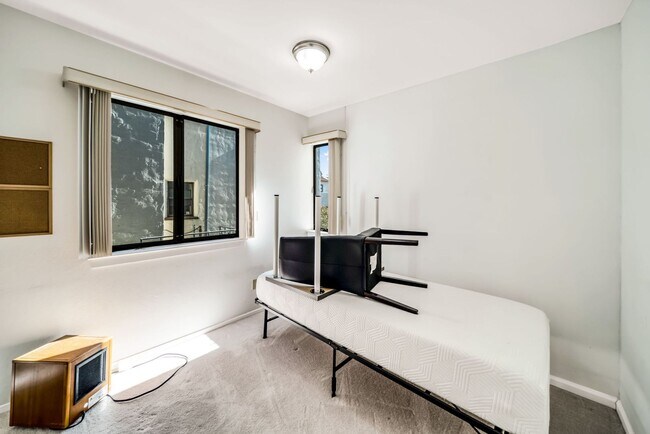 Building Photo - NORTH BERKELEY APARTMENT FOR RENT - $4,800/mo