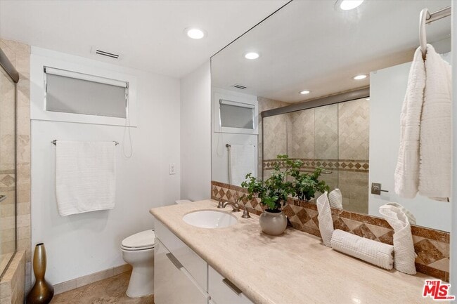 Building Photo - 6419 Ocean Front Walk