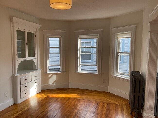 Building Photo - 11 Marion Rd