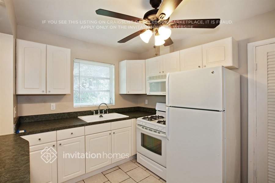 Building Photo - 108 NE 22nd St