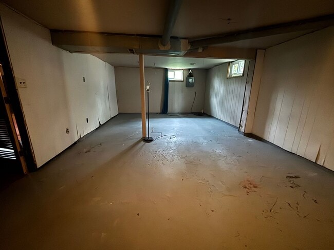 Building Photo - 4230 Moomaw Ave NW