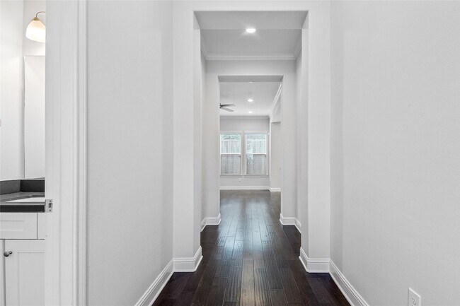 Building Photo - 7705 Shannon Dr
