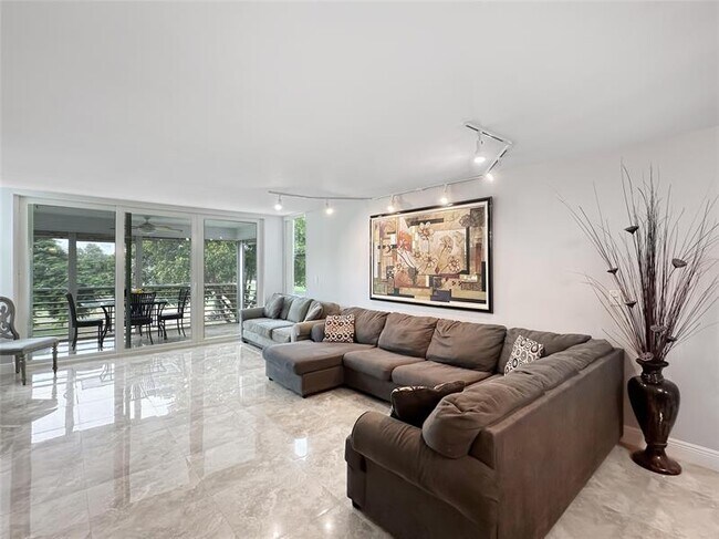 Building Photo - 3505 Oaks Way