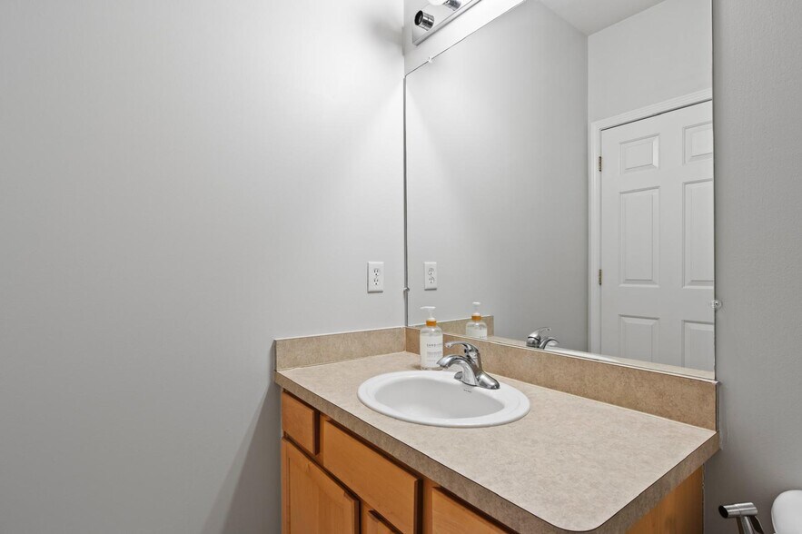 Guest BathR - 40433 Glen Eagle Ln