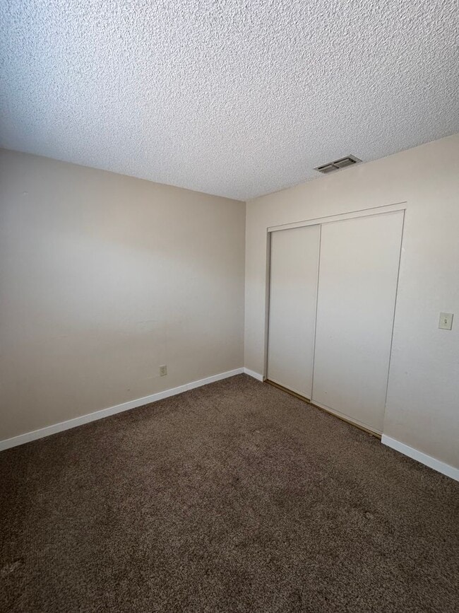 Building Photo - 5574 Mountain View Dr