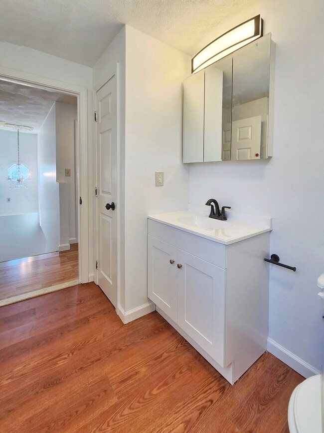 Building Photo - Beautifully remodeled townhouse with garage.