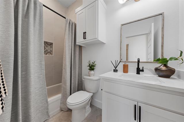 Building Photo - 700 Park Dr