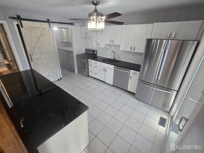 Building Photo - 3612 Bloomingdale Dr