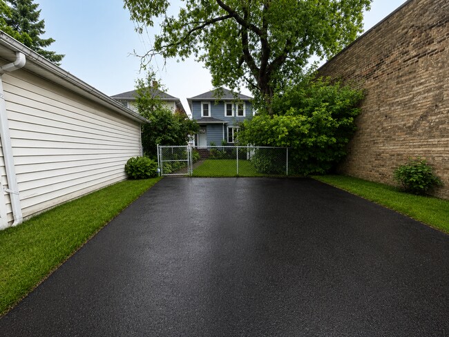Building Photo - Available July 1st! Single family home with fenced-in backyard!