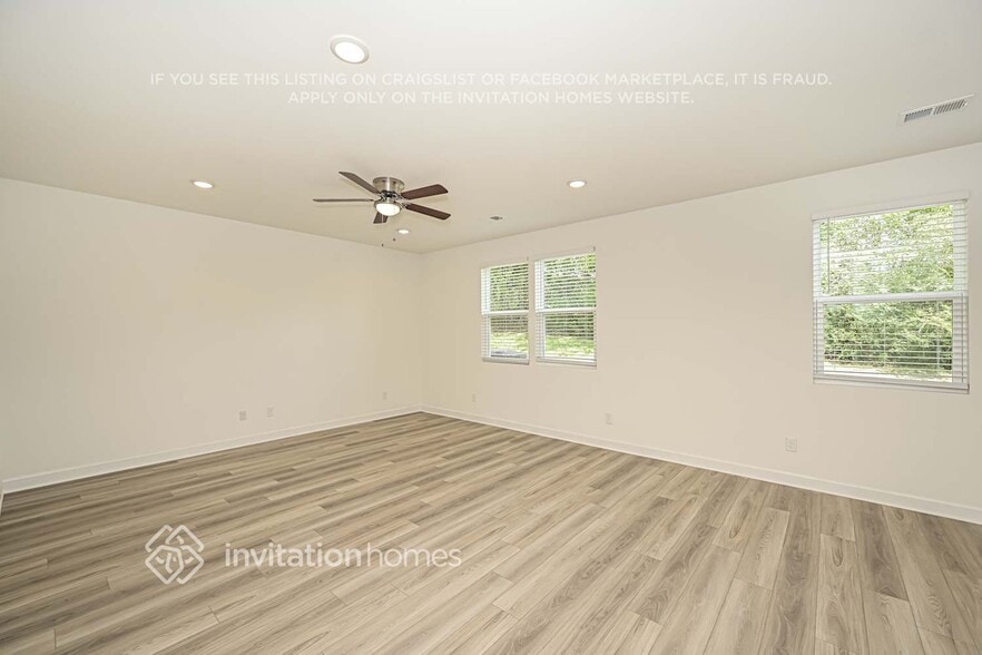 Building Photo - 208 E Millbrook Dr