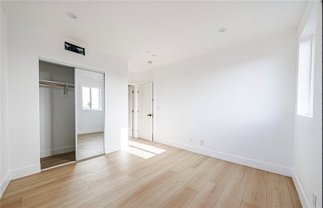 Building Photo - 13461 Beach Ave