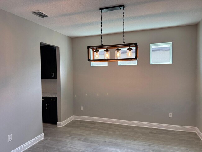 Building Photo - Spacious 5-Bedroom Riverview Home