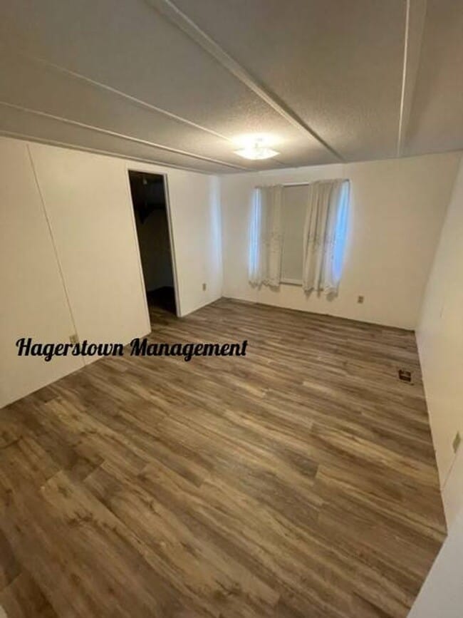Building Photo - Property In Country Setting