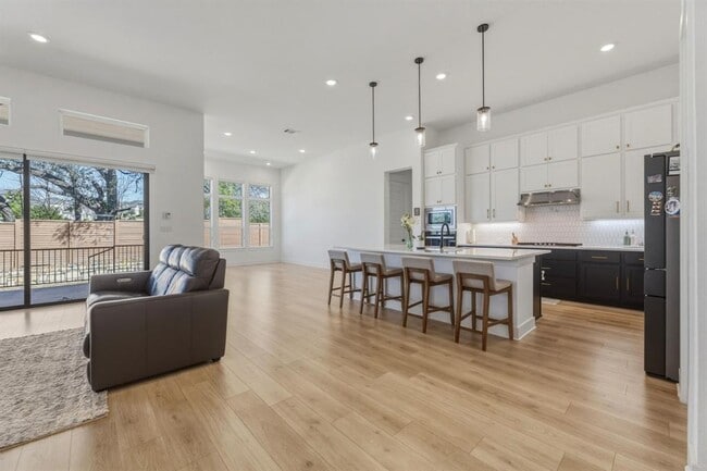 Building Photo - 2941 Delaware St