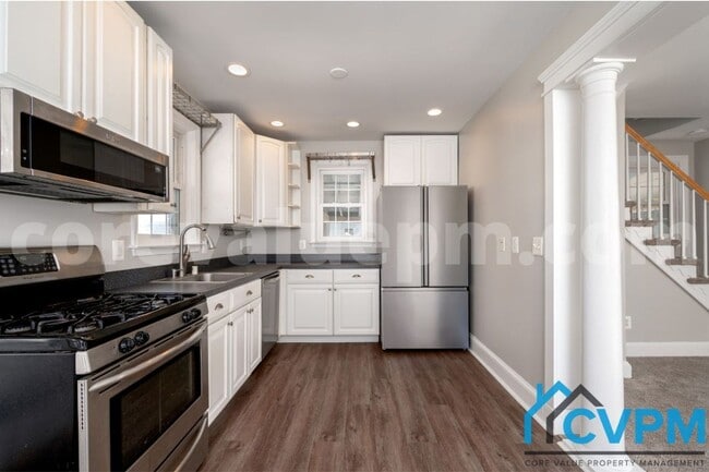 Building Photo - 16 2nd Ave S