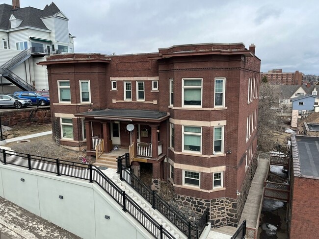 Building Photo - 110-114 N 6th Ave E