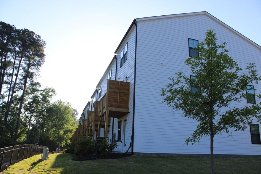 Building Photo - 3601 Elm Grv Ln