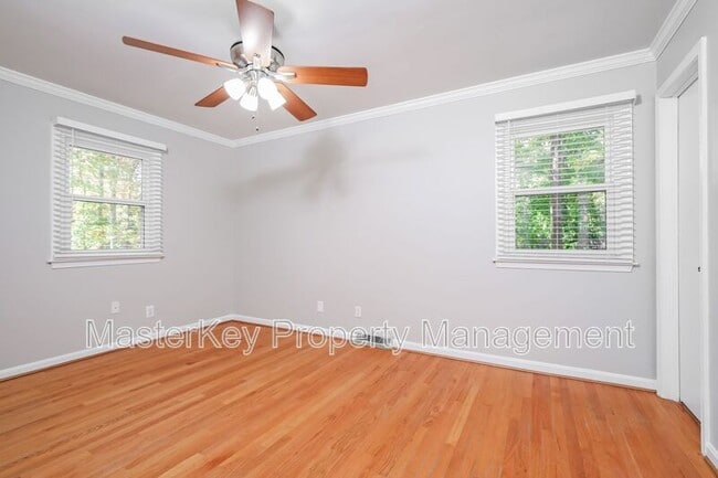 Building Photo - 916 Tanglewood Dr