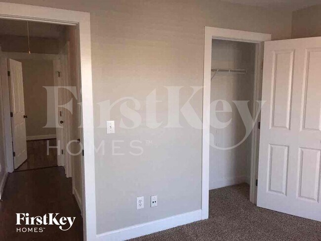 Building Photo - 153 Creekstone Tr