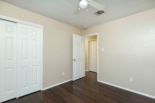 Building Photo - 124 Hunter Rex Way