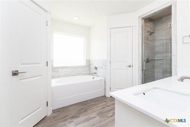 Building Photo - 1418 Cedar River Ln