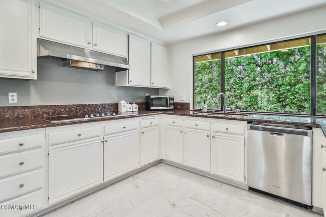 Building Photo - 4082 Avenida Verano