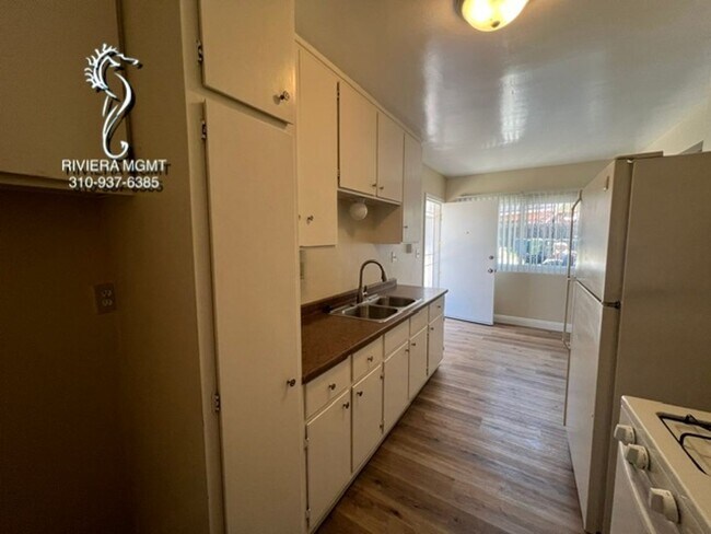 Building Photo - 242