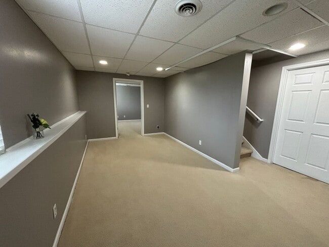 Building Photo - 4-bedroom, 2.5 bathroom unfurnished home in Saint Joseph